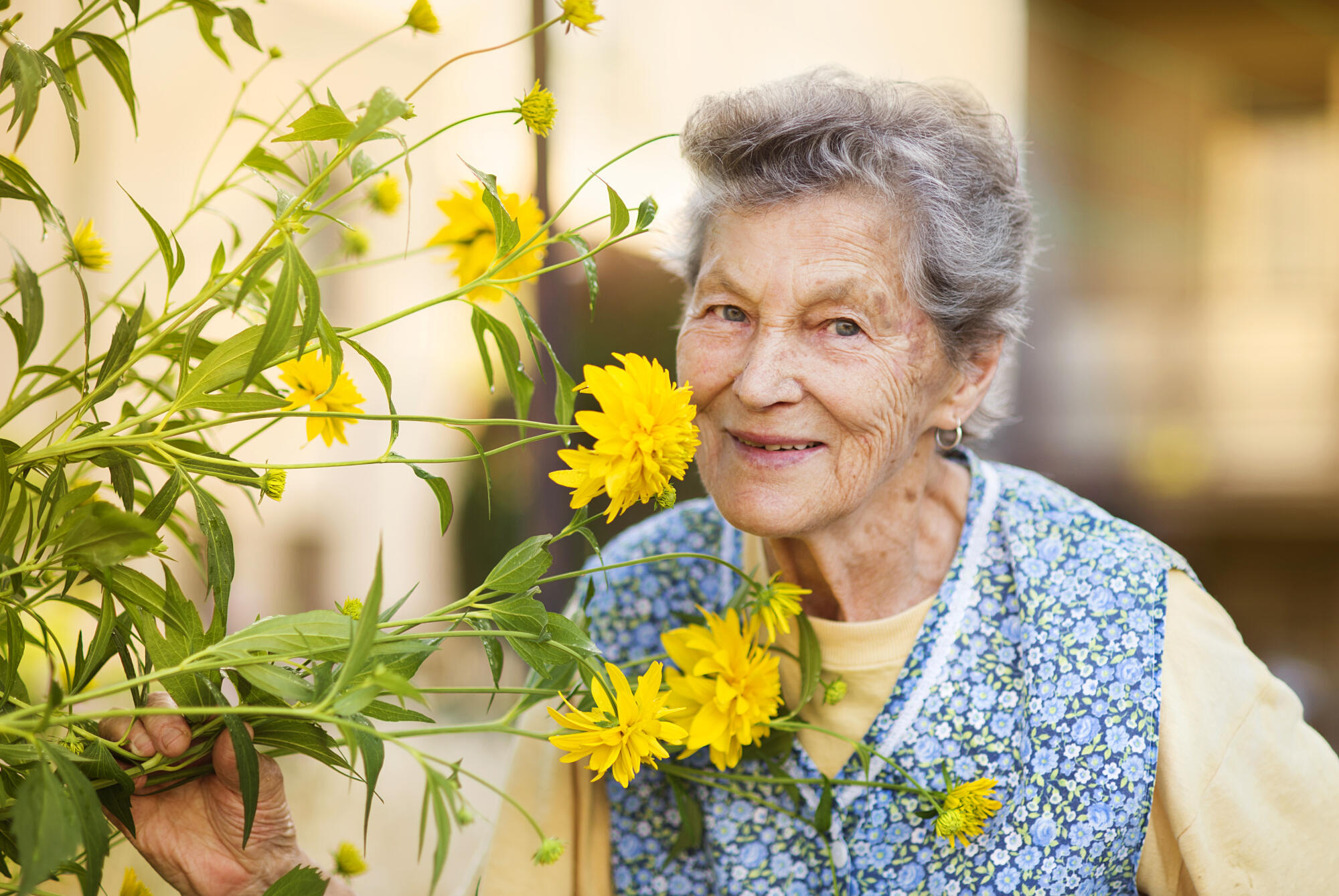 Memory Care in Marysville, CA That Supports Engagement Through Senses
